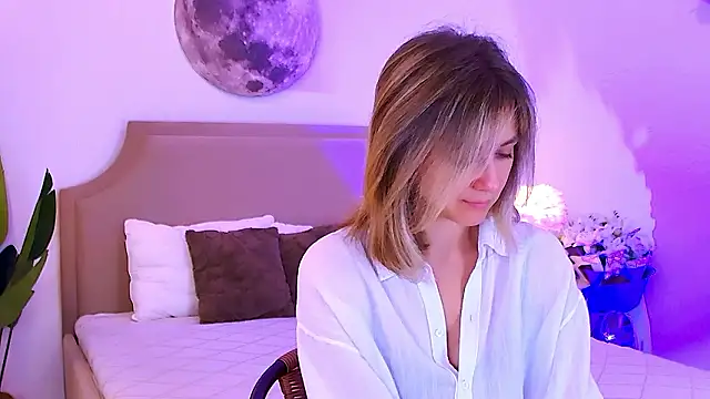 Snapshot of EmeraldGlow chatting on February 17, 2026, 2:47 pm EmeraldGlow online show from February 17, 2026, 2:47 pm