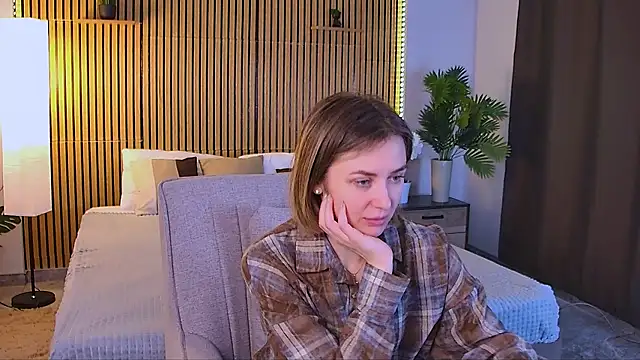 EmeraldGlow online show from April 18, 2026, 2:30 pm