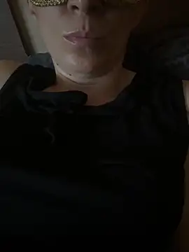 SexyMamiVee online show from April 17, 2026, 4:21 pm