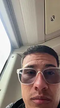 Snapshot of Latin_Paisa_Boy chatting on February 14, 2026, 1:00 pm Latin Paisa Boy online show from February 14, 2026, 1:00 pm