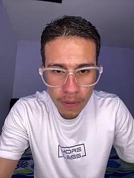 Snapshot of Latin_Paisa_Boy chatting on February 22, 2026, 10:33 pm Latin Paisa Boy online show from February 22, 2026, 10:33 pm