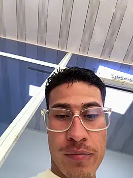 Latin Paisa Boy online show from April 17, 2026, 8:33 pm