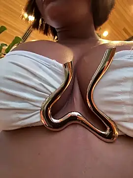 Irina Velvett online show from February 19, 2026, 11:01 pm