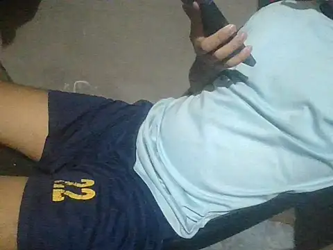 Snapshot of Centdam2k3 chatting on February 6, 2026, 10:33 am Centdam2k3 online show from February 6, 2026, 10:33 am