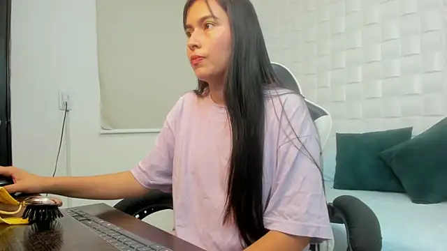 lila lain online show from January 7, 2026, 2:49 am