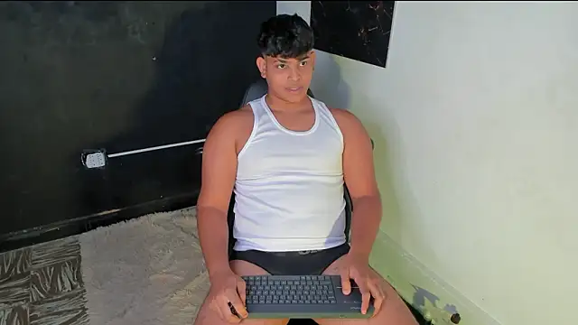 Snapshot of Nicole_and_thiago1 chatting on February 25, 2026, 9:14 pm Nicole and thiago1 online show from February 25, 2026, 9:14 pm