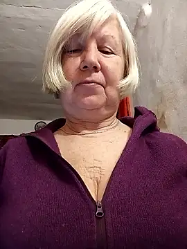 Snapshot of KlaudiaDarling chatting on January 14, 2026, 8:45 pm KlaudiaDarling online show from January 14, 2026, 8:45 pm