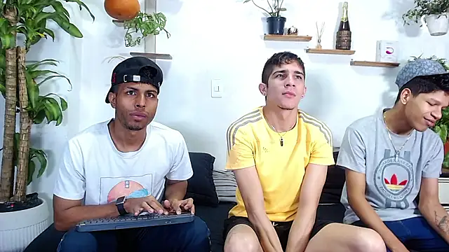 Snapshot of Interracial_Snow_Bunny chatting on February 17, 2026, 3:09 pm Interracial Snow Bunny online show from February 17, 2026, 3:09 pm