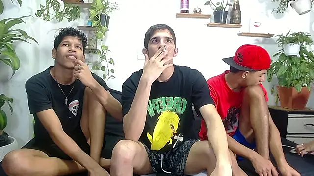 Snapshot of Interracial_Snow_Bunny chatting on March 2, 2026, 11:11 pm Interracial Snow Bunny online show from March 2, 2026, 11:11 pm