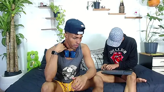 Snapshot of Interracial_Snow_Bunny chatting on February 10, 2026, 7:24 pm Interracial Snow Bunny online show from February 10, 2026, 7:24 pm