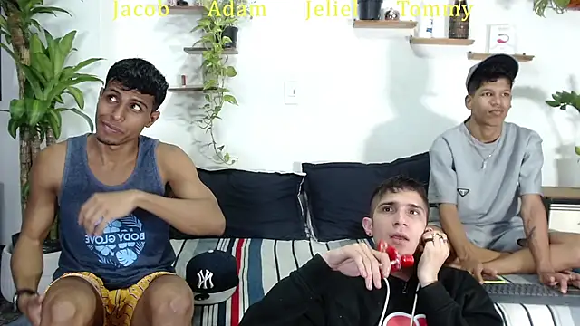 Snapshot of Interracial_Snow_Bunny chatting on January 31, 2026, 11:14 pm Interracial Snow Bunny online show from January 31, 2026, 11:14 pm