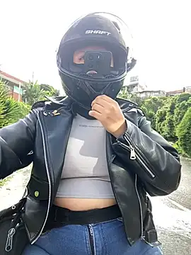 Scarlet auraa online show from April 17, 2026, 8:44 pm