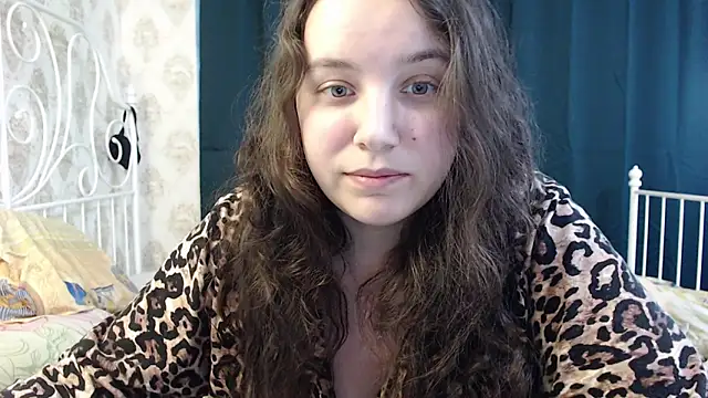 Snapshot of AmazingAllice chatting on April 17, 2026, 3:26 pm AmazingAllice online show from April 17, 2026, 3:26 pm
