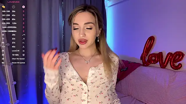  ViviV  online show from March 23, 2026, 8:03 am