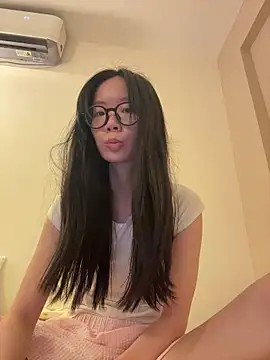 Snapshot of PetiteTight chatting on May 30, 2026, 1:06 pm PetiteTight online show from May 30, 2026, 1:06 pm