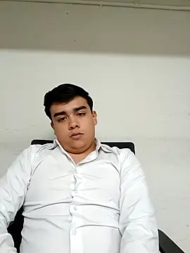 Snapshot of Yosoyelmismo-6737 chatting on January 5, 2026, 11:30 pm Yosoyelmismo-6737 online show from January 5, 2026, 11:30 pm