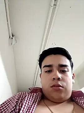 Snapshot of Yosoyelmismo-6737 chatting on February 22, 2026, 10:33 pm Yosoyelmismo-6737 online show from February 22, 2026, 10:33 pm