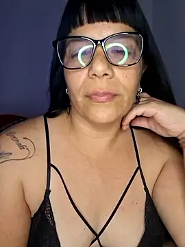 angielove1905 online show from January 10, 2026, 3:24 am