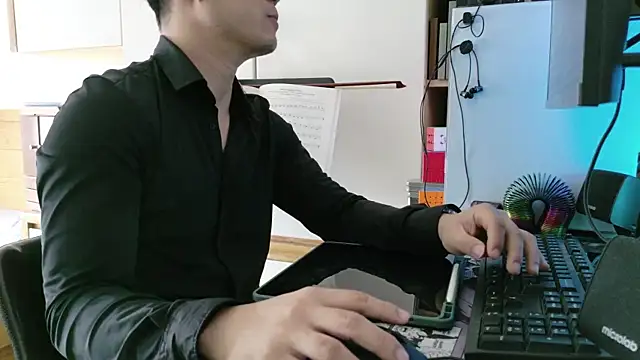 Snapshot of OnlyHand9x chatting on July 6, 2026, 3:57 am OnlyHand9x online show from July 6, 2026, 3:57 am