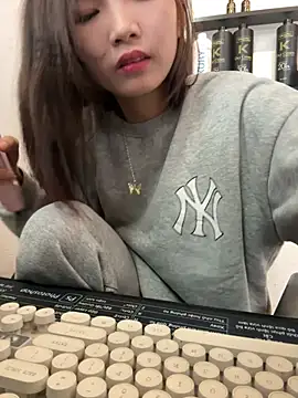 Snapshot of Navy_Vina chatting on February 4, 2026, 5:35 am Navy Vina online show from February 4, 2026, 5:35 am