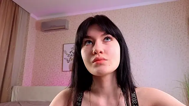 AveloriaLove online show from February 1, 2026, 10:24 am