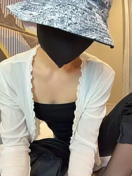 ZJbaby online show from April 3, 2026, 1:28 pm