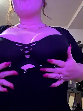 KittyCreamKisses online show from January 17, 2026, 10:24 pm