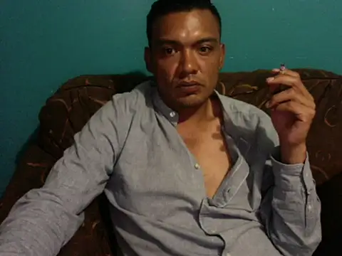 latinomoreno95 online show from June 17, 2026, 12:54 am