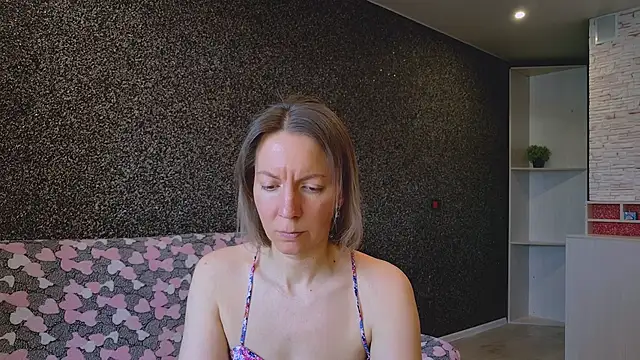 Amanda Luxe online show from April 18, 2026, 3:09 am