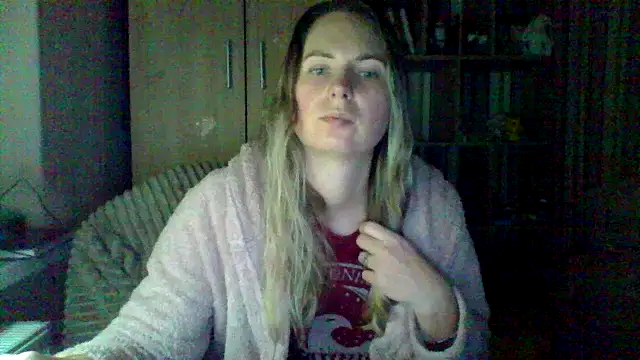 VikiLove765 online show from February 15, 2026, 8:52 pm