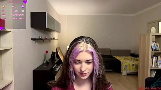 Dia DeAmas online show from April 15, 2026, 1:15 pm