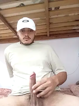 Juninho18c online show from May 3, 2026, 4:06 am