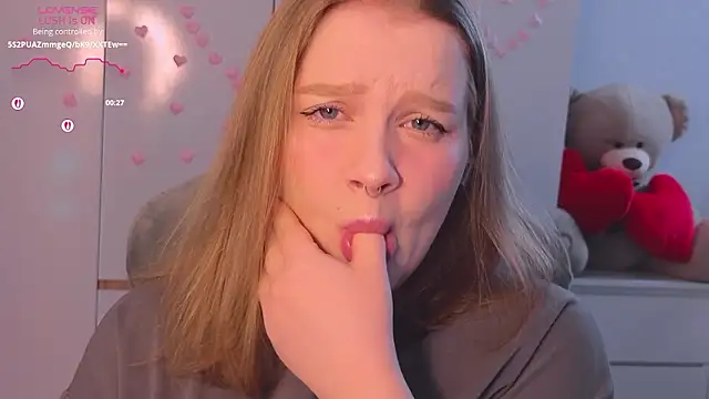 Snapshot of Ol1via chatting on February 16, 2026, 1:37 am Ol1via online show from February 16, 2026, 1:37 am