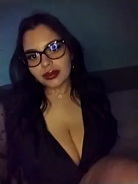 laillaluxe online show from March 9, 2026, 8:45 pm