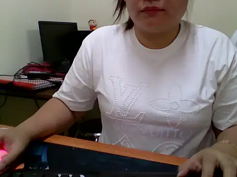 Sarah no land online show from April 9, 2026, 3:08 am