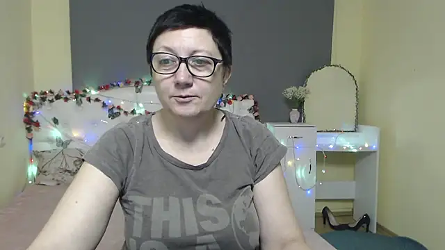 EmilyL0ve online show from March 15, 2026, 6:20 am