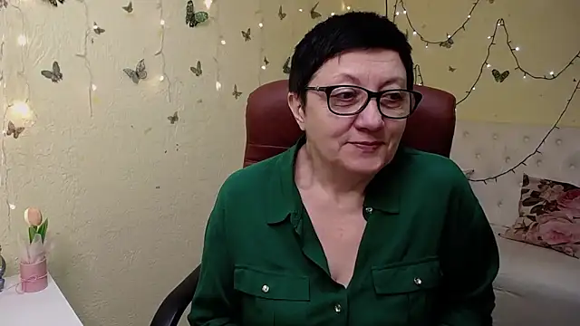 EmilyL0ve online show from March 22, 2026, 6:15 am