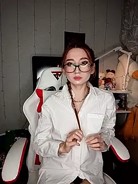 Moon Flora online show from January 17, 2026, 3:10 am