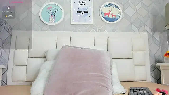 laura rouse7 online show from February 10, 2026, 7:46 pm