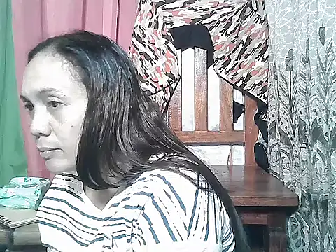 prettymomma24xx online show from March 22, 2026, 1:56 pm