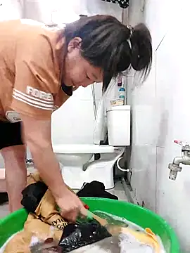 donaaa2 online show from February 15, 2026, 2:23 am