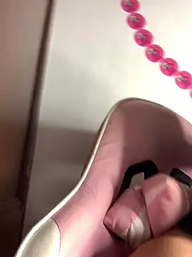 Snapshot of DulcePiink chatting on March 3, 2026, 7:54 pm DulcePiink online show from March 3, 2026, 7:54 pm