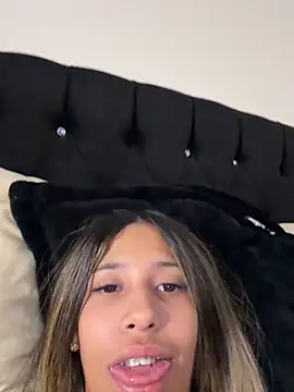 Snapshot of vicky_bass_ chatting on June 1, 2026, 3:07 am vicky bass online show from June 1, 2026, 3:07 am