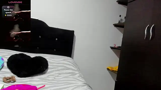 tina2204 online show from March 6, 2026, 12:11 pm