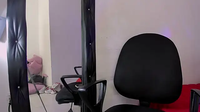 hazel slim online show from March 4, 2026, 3:20 pm