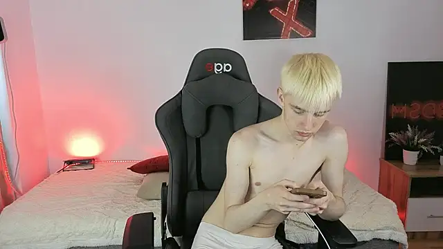lucidangelok1 online show from June 15, 2026, 12:05 pm