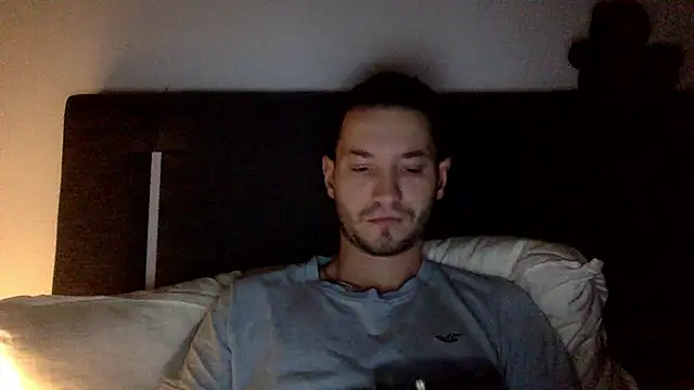 Snapshot of batschi0512 chatting on January 13, 2026, 3:43 am batschi0512 online show from January 13, 2026, 3:43 am