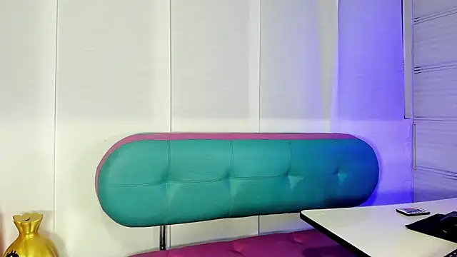 Snapshot of Sue_blue chatting on March 5, 2026, 1:02 am Sue blue online show from March 5, 2026, 1:02 am