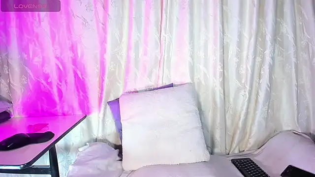 Snapshot of Sue_blue chatting on January 19, 2026, 2:26 am Sue blue online show from January 19, 2026, 2:26 am