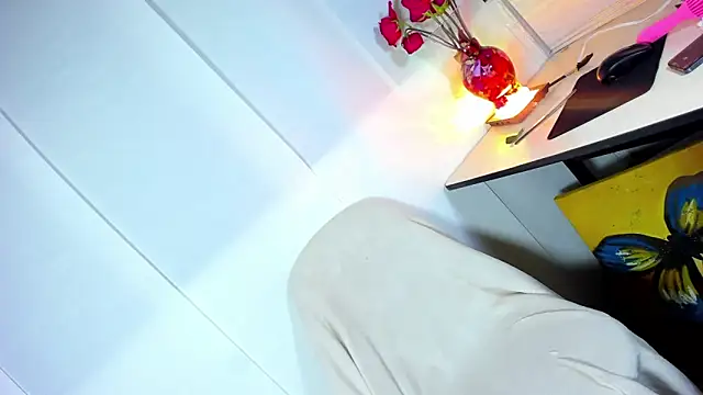 Snapshot of Sue_blue chatting on February 17, 2026, 2:42 am Sue blue online show from February 17, 2026, 2:42 am